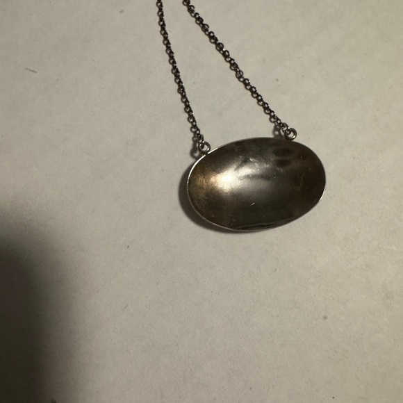 Elegant brushed gold Pendant Necklace - Picture 3 of 3